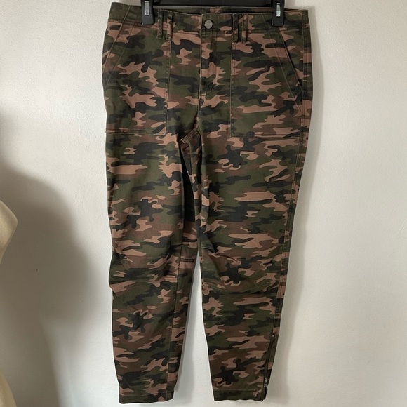 WHBM Utility Slim Crop Camo Jeans Sz 10L Long - Picture 2 of 6